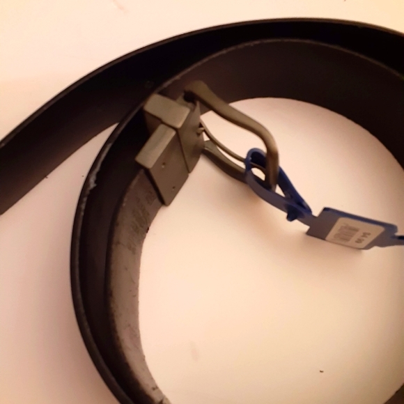 Amity black belt with faux chain links and bird pattern - Picture 3 of 12